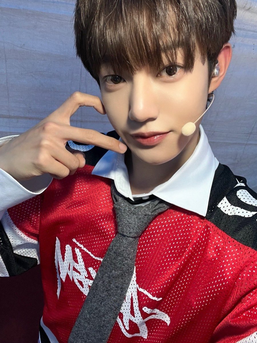 officialTheWind's tweet photo. [📸] #더윈드데이 #THEWINDDAY

24.05.21
<2024 고려대학교 석탑 대동제>

❤️Today The Wind❤️

#더윈드 #THEWIND #The_Wind 
#김희수 #타나톤 #최한빈
#박하유찬 #안찬원 #장현준 https://t.co/tUQOvkMAVW