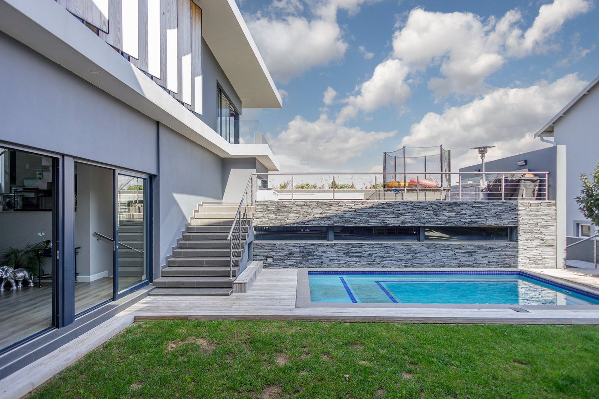 Urbantrendgroup's tweet photo. It’s Let’s Talk Tuesday!

This week, we’re diving into the world of swimming pools, from cozy splash pools to luxurious lap pools. Urbantrend offers homes that cater to every dream home wish list.

Vote below for your favorite pool https://t.co/uW88MWflLc