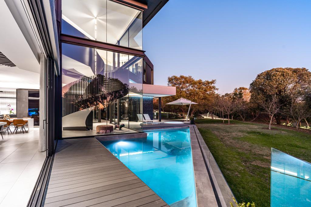 Urbantrendgroup's tweet photo. It’s Let’s Talk Tuesday!

This week, we’re diving into the world of swimming pools, from cozy splash pools to luxurious lap pools. Urbantrend offers homes that cater to every dream home wish list.

Vote below for your favorite pool https://t.co/uW88MWflLc