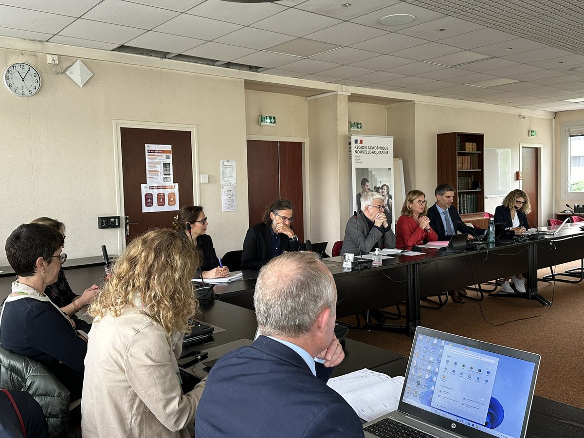 AcBordeaux's tweet photo. Comité @acbordeaux @reseau_canope: la rectrice @ABisagni & directeur territorial #bilan #perspectives #rentréescolaire
➡️partenariat renforcé #EAFC Canopé
#formation #CPS #PROFAN Transfert
➡️priorités #numérique #IA,école inclusive #AESH,ateliers parents #PHARE #harcèlement
🙏 https://t.co/0X4ZazkM4g
