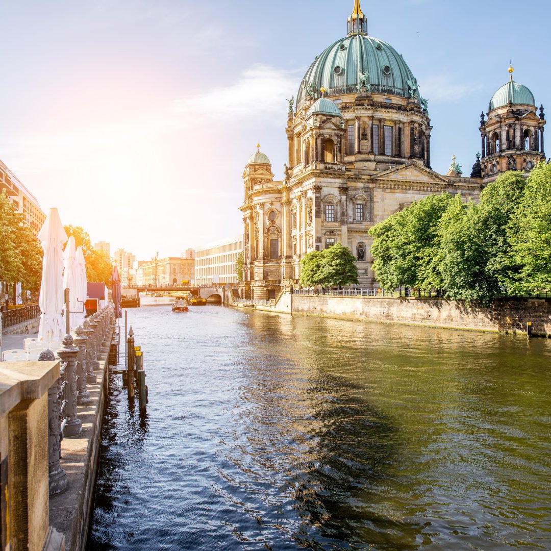 Where else but Berlin?

From iconic landmarks to the picturesque banks of the main river, Germany's capital is full of bucket-list landmarks and locations 📸

Stay at Park Plaza Berlin to be right in the heart of the adventure.

Book your stay here: radissonhotels.com/en-us/hotels/p…