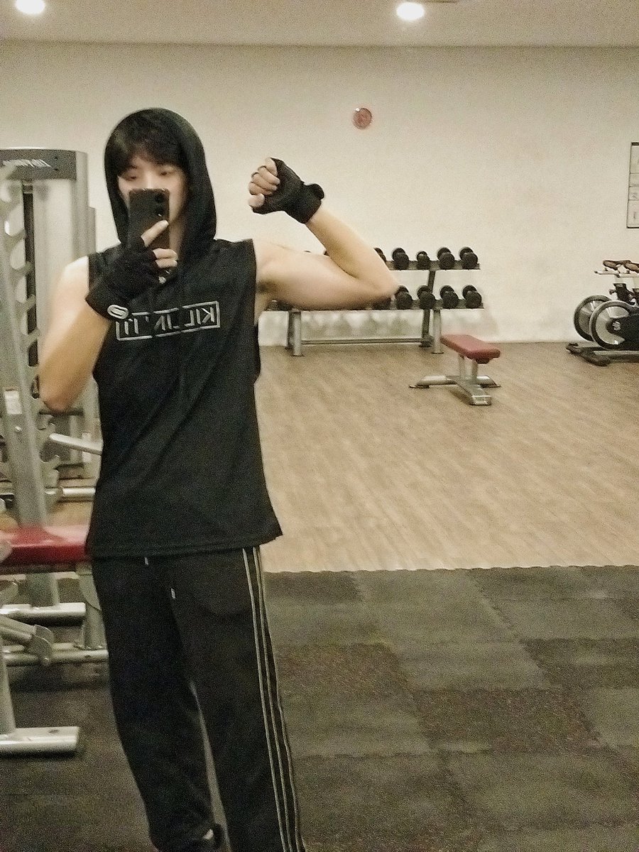 duaikanwei's tweet photo. Go to gym now https://t.co/VaunMh8bc9