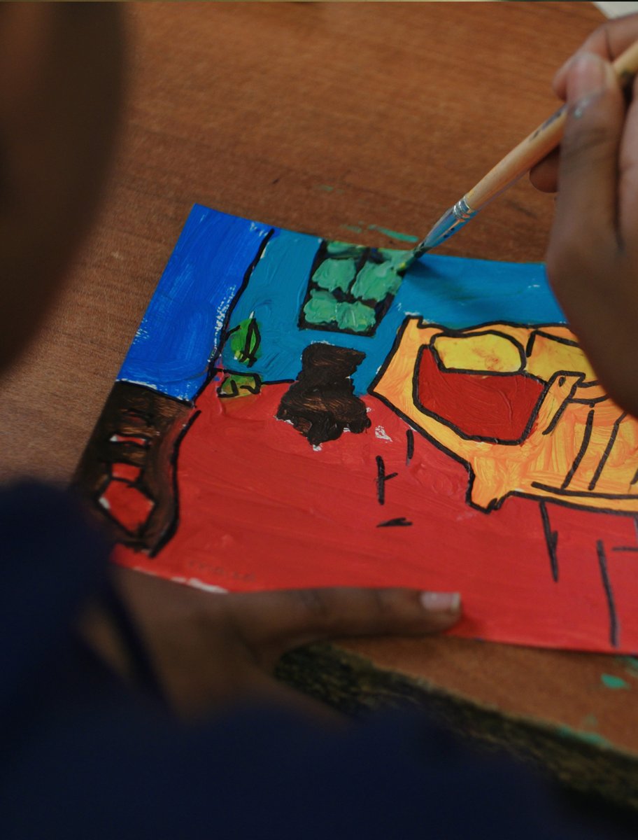 Vincent's story touches many. Together with @DHLexpress, we launched the Heart for Art programme, reaching kids with limited access to art education. Recognising art's impact, we discuss themes like identity and resilience with children. Learn more here: ow.ly/mf9C50RsoaH
