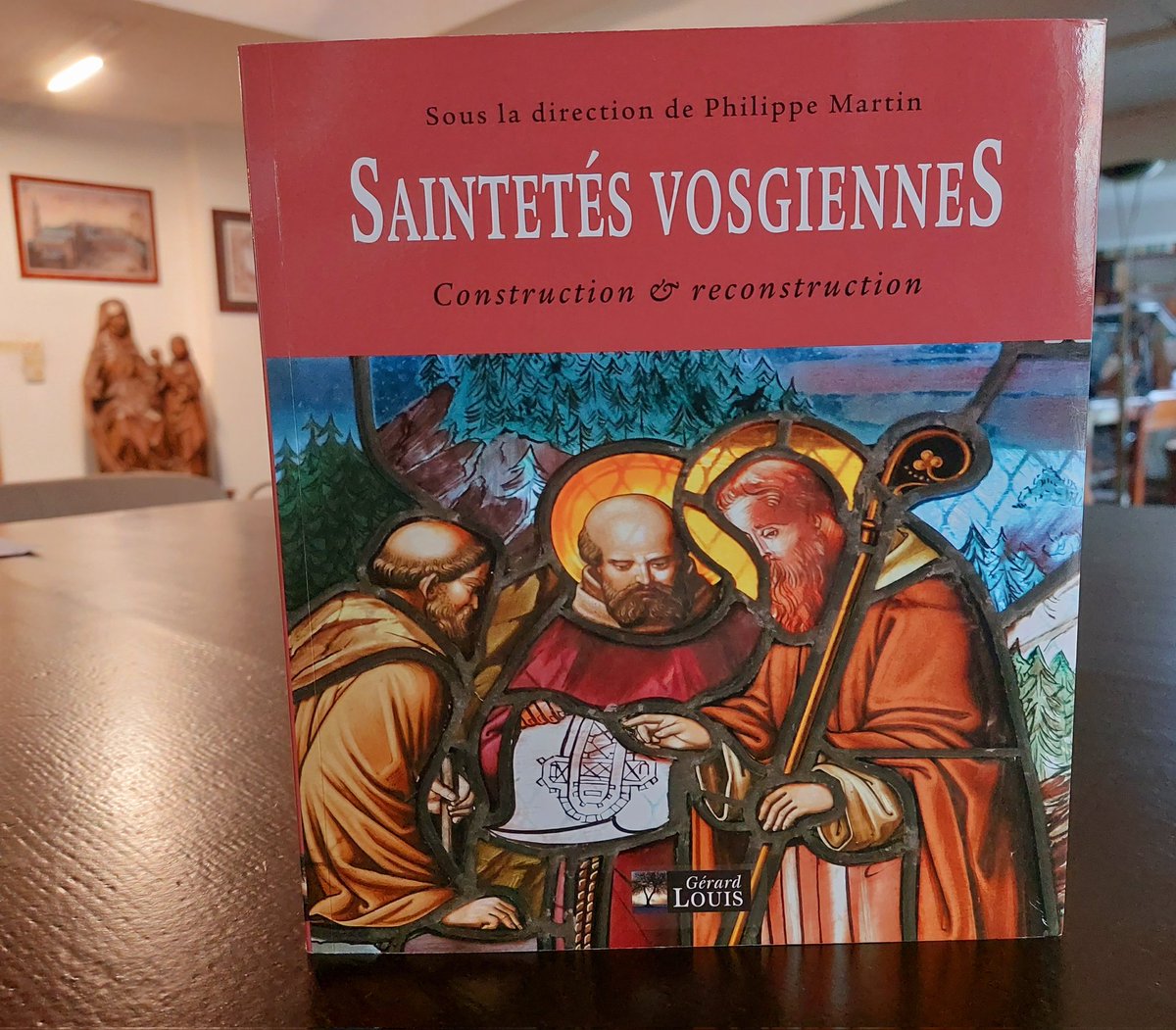 De #Remiremont à Vernon, une vingtaine de saints sont associés aux #Vosges et à ses forêts. Romaric, Amé, Pierre Fourier et l'étrange ermite Joseph, aux tatouages sacrés, ont été abordés dans une perspective diachronique (7e-19e). Recension dans les Analecta #Bollandiana en juin