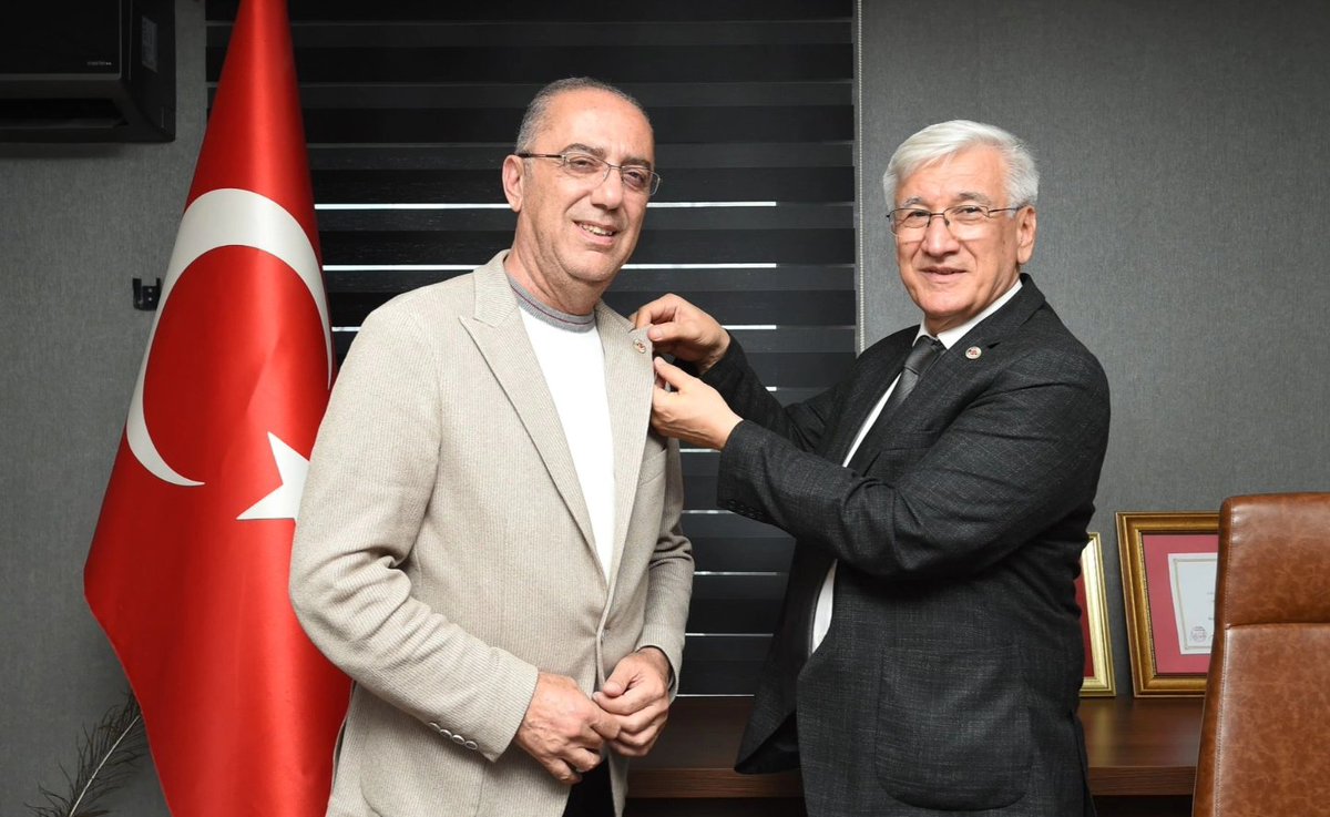 inaciyapar's tweet photo. Türkiye Belediye Başkanları Birliği Başkanı Sn. Mehmet Yeloğlu ve yönetim kurulu üyelerini belediyemizde misafir ettik. 
Bizleri de birlik üyeliğine dahil ederek rozet takdim ettiler. 
Ziyaretlerinden ve değerli hediyelerinden dolayı teşekkürlerimi sunuyorum. https://t.co/f2rQTRasAp
