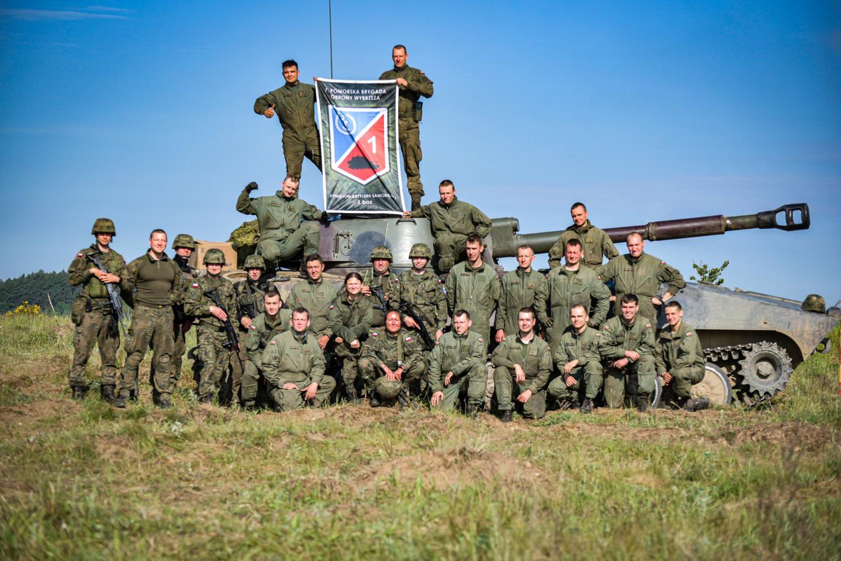 DGeneralneRSZ's tweet photo. Profesjonalne wyszkolenie potwierdzili m. in. artylerzyści 7 Brygady Obrony Wybrzeża i 5 pułku artylerii, którzy w trakcie ćwiczenia RYŚ-24 wykonali swoje strzelania z wykorzystaniem wyrzutni rakietowych WR-40 Langusta i haubic 2S1 Goździk. https://t.co/xfngAHknuP