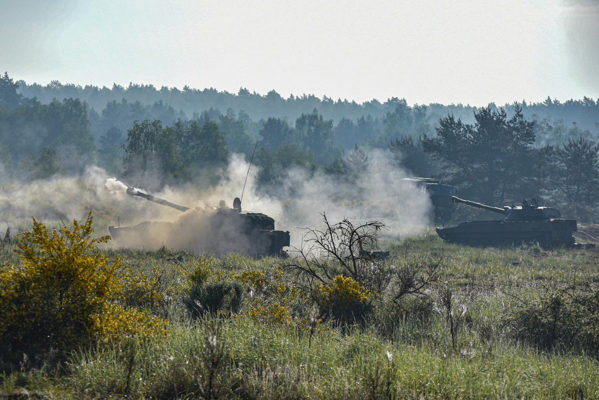 DGeneralneRSZ's tweet photo. Profesjonalne wyszkolenie potwierdzili m. in. artylerzyści 7 Brygady Obrony Wybrzeża i 5 pułku artylerii, którzy w trakcie ćwiczenia RYŚ-24 wykonali swoje strzelania z wykorzystaniem wyrzutni rakietowych WR-40 Langusta i haubic 2S1 Goździk. https://t.co/xfngAHknuP