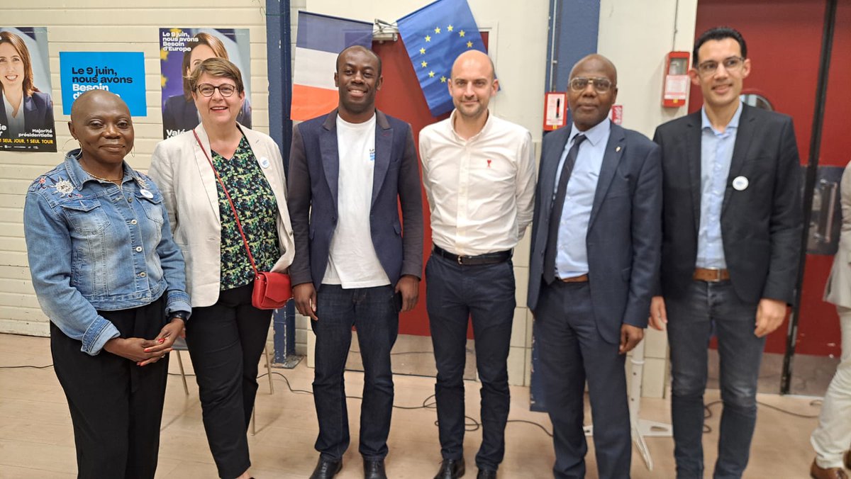 modemessonne's tweet photo. Très bonne réunion publique ce lundi 20 Mai à @VilledEvryCourc , en compagnie de @jnbarrot .
#9juin
#ElectionsEuropéennes2024 
#modem 
#renaissance
#udi https://t.co/8goaCzK9gW