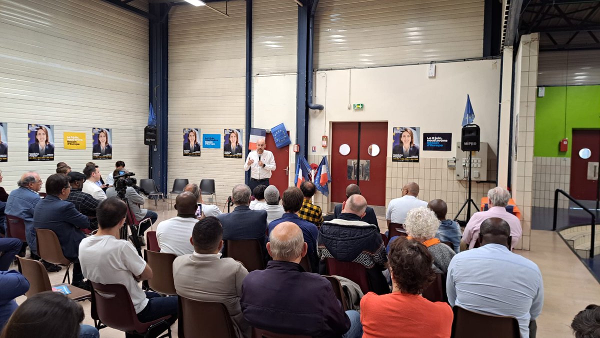 Très bonne réunion publique ce lundi 20 Mai à <a href="/VilledEvryCourc/">Ville d'Évry-Courcouronnes</a> , en compagnie de <a href="/jnbarrot/">Jean-Noël Barrot</a> .
#9juin
#ElectionsEuropéennes2024 
#modem 
#renaissance
#udi