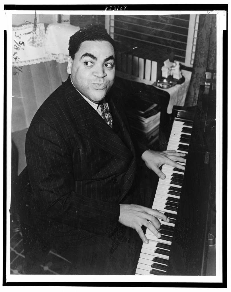 Jazz pianist and songwriter Fats Waller was born on this date in 1904! tinyurl.com/bde6zevn #jazzband #vocal #choral #piano