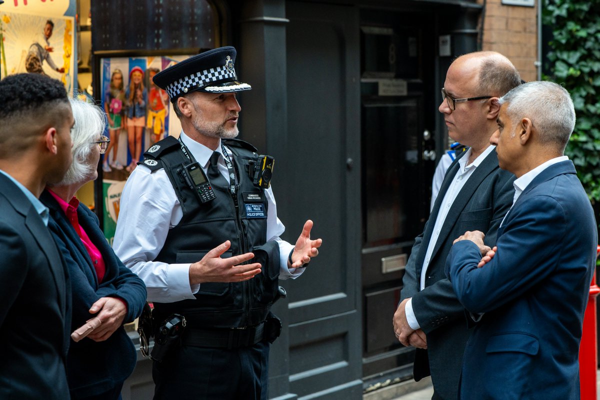 Local policing teams are tackling crime and responding to concerns that matter most to residents, businesses and visitors. Commander Richards and @MayorOfLondon joined local officers in @MPSWestminster to see the impact we're having reassuring communities and deterring