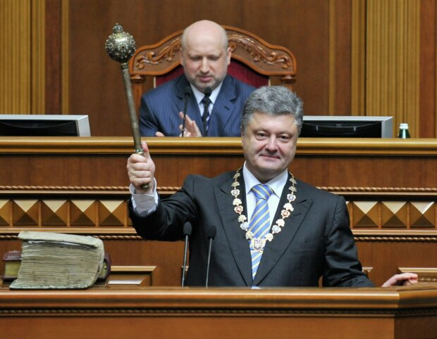 За всю новітню історію України у нас було тільки 2 президенти (3 і 5), які передали наступнику країну в кращому стані, ніж прийняли.