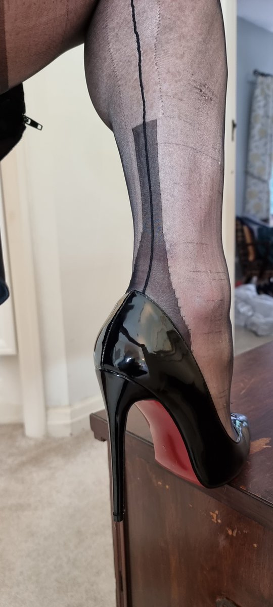 SindySilky's tweet photo. #Teasing_Tuesday...2 #seams_n_patent_heels https://t.co/wmcemXgnFp