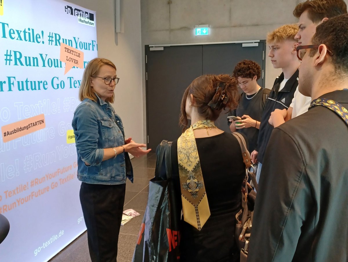 Mit unserer Ausbildungsinitiative <a href="/go_textile/">GO TEXTILE!</a> waren wir wieder Teil der Ausbildungs- &amp; Recruitingmesse <a href="/mgziehtan/">MG ZIEHT AN</a> und haben gern Fragen nach Praktika, Ausbildungs- &amp; Weiterbildungsmöglichkeiten und Karriere in der #Textilindustrie beantwortet. Mehr unter  go-textile.de.