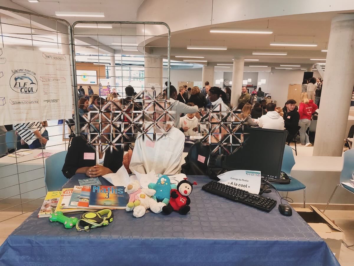 ClgThelle's tweet photo. "le collège du Thelle est représenté aujourd'hui sur le concours jeunes et audacieux qui se déroule à Beauvais : 6 groupes d'élèves parmi nos meilleurs auto-entrepreneurs vont présenter leurs projets aux professionnels 🤞 #autoentrepreneur #college #meru #motivation #acamiens https://t.co/kLr40BK4eE