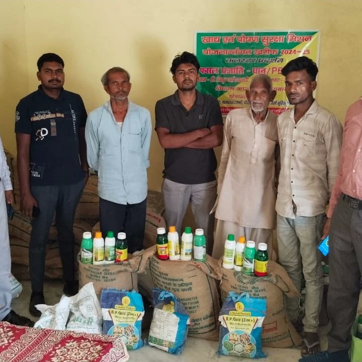 agrideptuk's tweet image. जनपद हरिद्वार के बहादराबाद, लक्सर एवं  खानपुर के ग् गावों में खाद्य एवं पोषण मिशन धान अन्तर्गत  क्लस्टर प्रदर्शन आयोजित किए जाने हेतु कृषकों को कृषि निवेश धान प्रजाति पी बी 1637 और विभिन्न किटनाशकों एवं उर्वरक खाद वितरण किया गया ।
#seeddistribution #Fertilizer #nenoureafertilizer