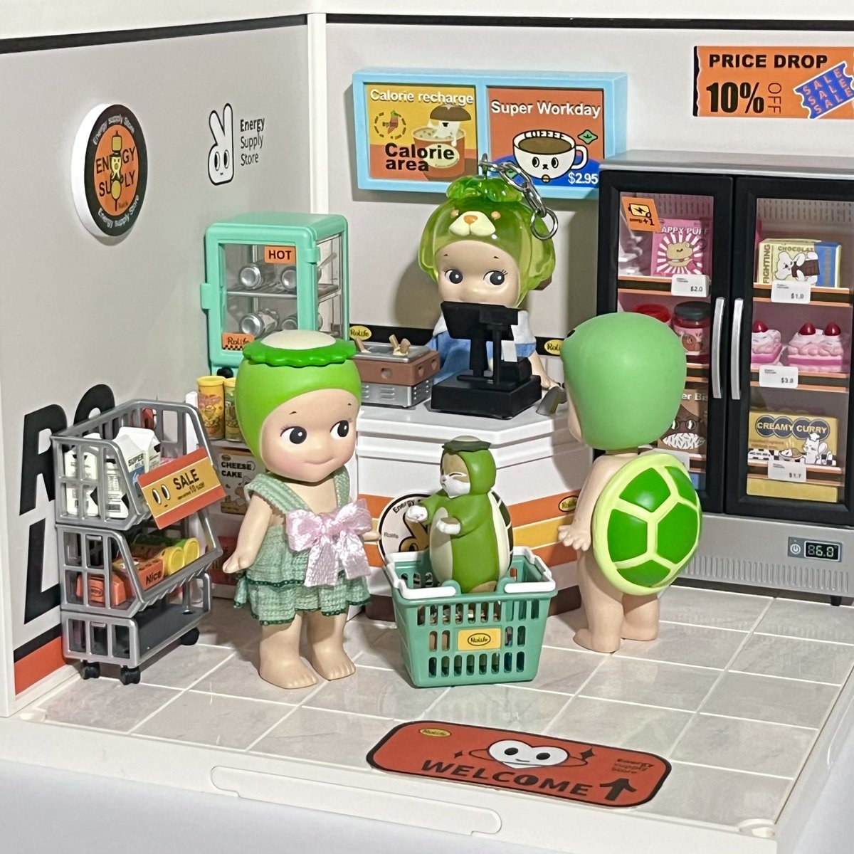 sonniks0da's tweet photo. green family minimarket stop 🍀🐢 https://t.co/shMKp7TIWo