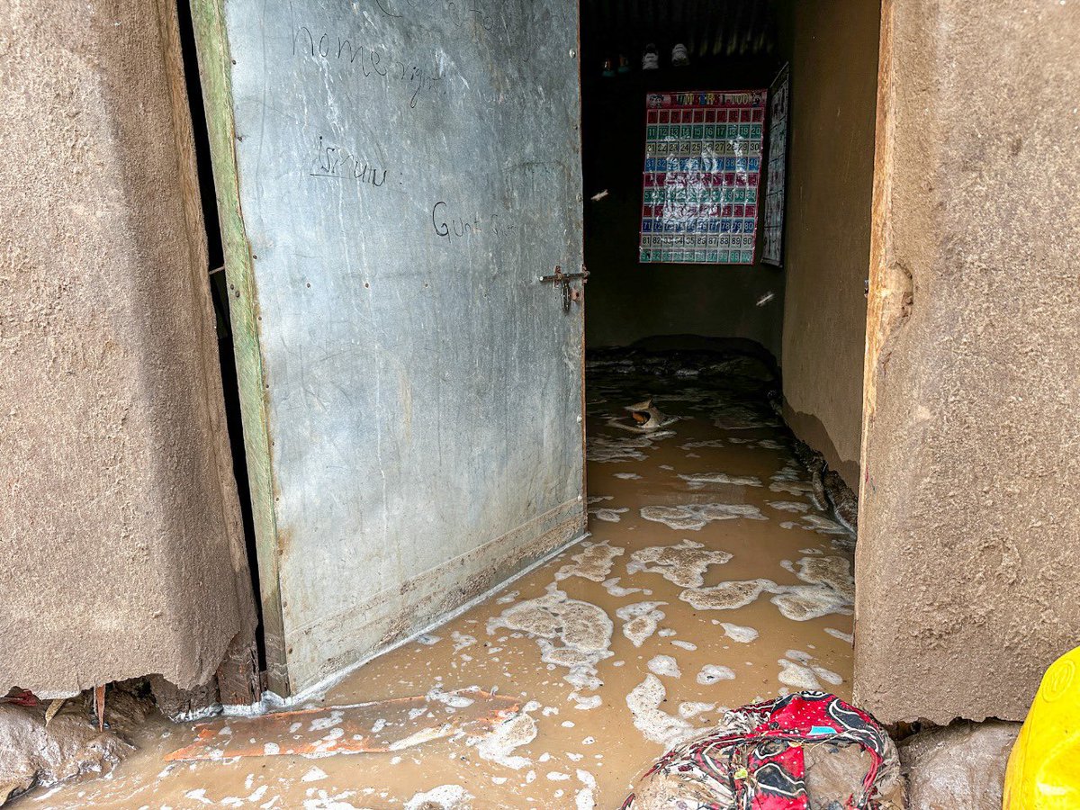 We received reports today of further flooding in Kakuma Refugee Camp. The #ClimateEmergency is causing extreme weather that is wreaking havoc on refugees and the communities hosting them. Coordination with partners and Government remains key to our response.