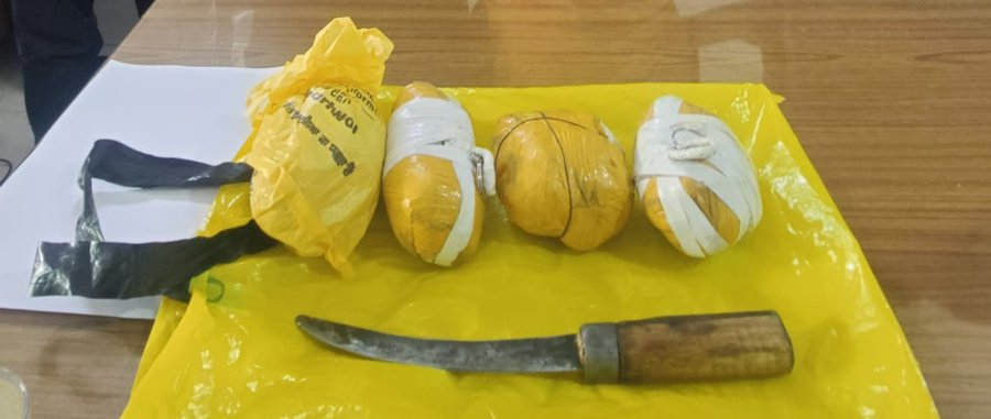MaalikRaju's tweet photo. Kudos to BSF &amp; DRI! In a joint operation, heroin worth ₹12.25 crore was seized near Gurdaspur, Punjab. Two motorcycle-borne traffickers were apprehended. Outstanding work! #BSFandDRI #SmugglersCaught 

#NarcoticsSeizure #BSFJammu #Mossad #MaxTheMovie #TeJran #Bihar #KKRvsSRH https://t.co/7hsfp7DIl7