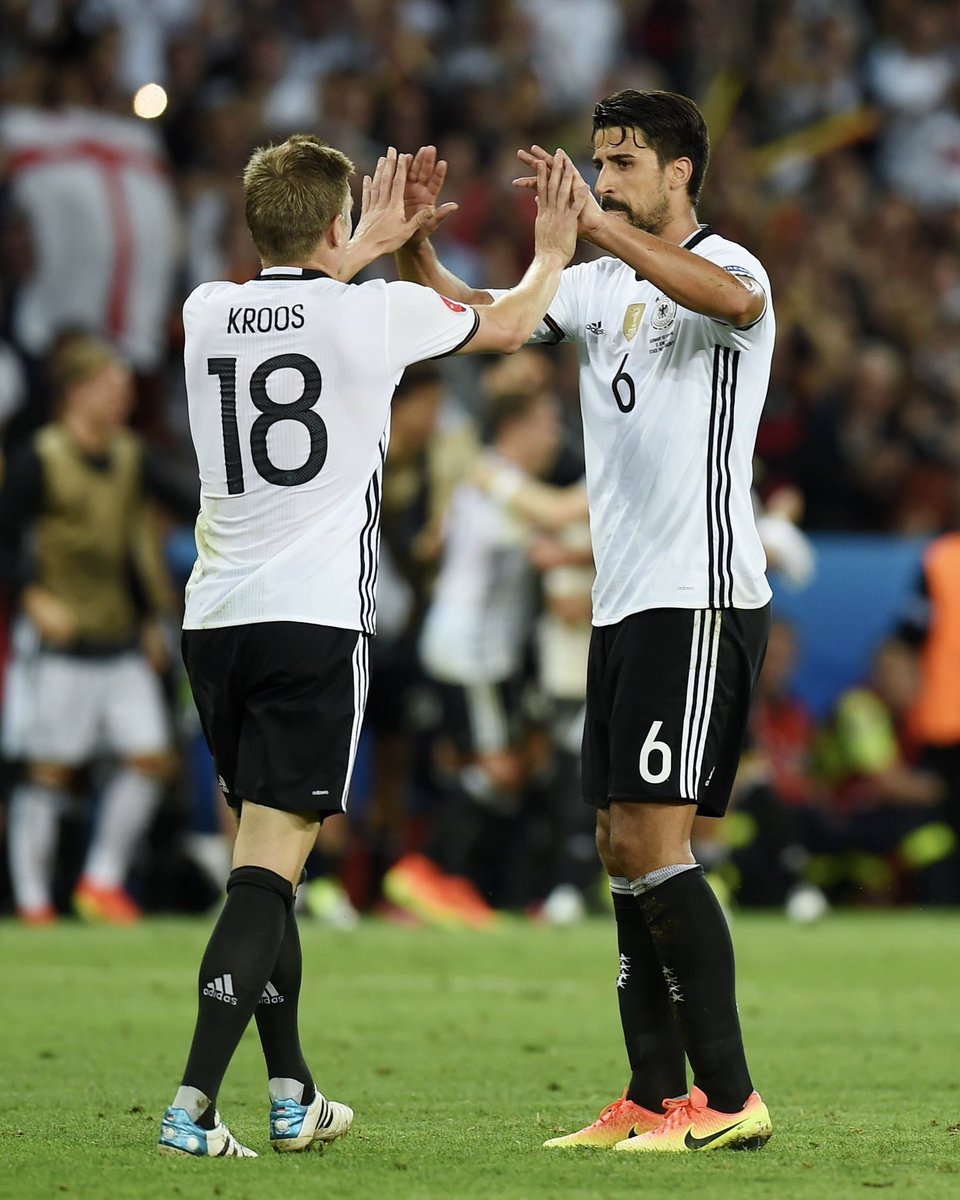 Eine der beeindruckendsten Karrieren der deutschen Fußballgeschichte geht zu Ende. Es war mir eine Freude, mit dir auf dem Platz zu stehen! 

Alles Gute für dein nächstes Kapitel - auf einen erfolgreichen Abschluss im Sommer! 🇩🇪 <a href="/ToniKroos/">Toni Kroos</a>