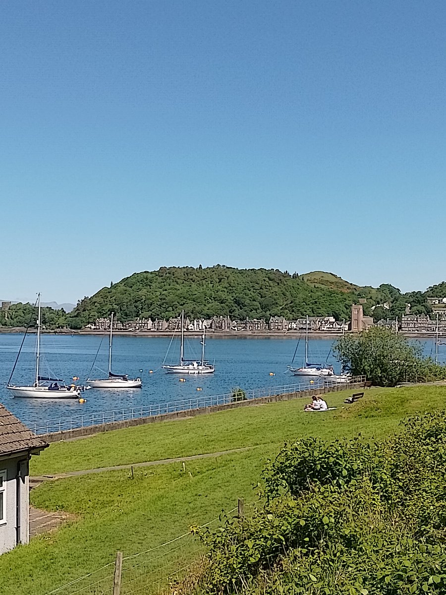 Nice commute to and from work everyday 
#oban #scotlandisnow #bookdirect #scotishhighlands #westcoast