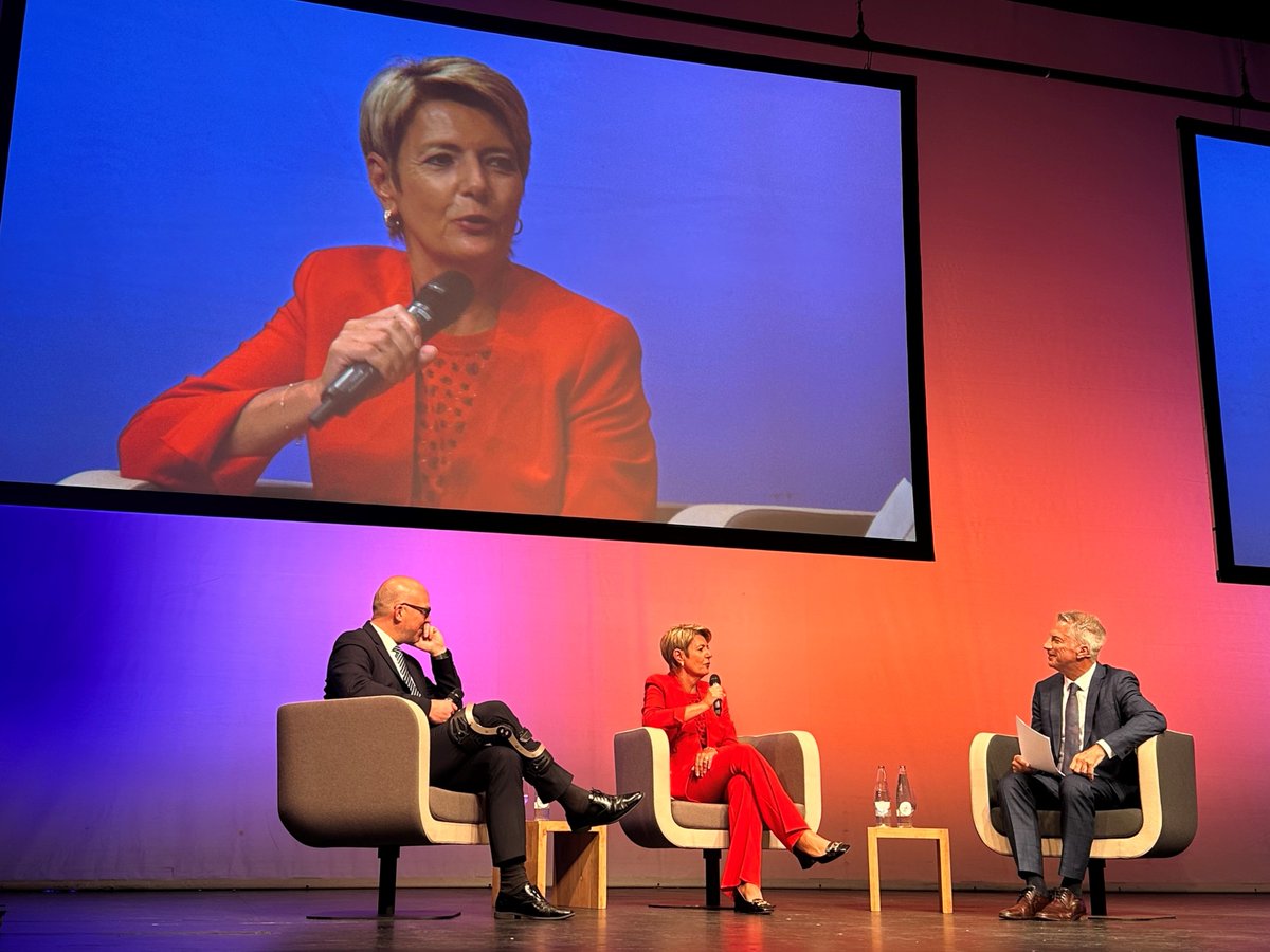 BR Karin Keller-Sutter und der 🇱🇮 Regierungschef @DrDanielRisch haben sich heute in Vaduz über die bilateralen Beziehungen im Finanzbereich, die Finanzmarktregulierung sowie Steuerfragen ausgetauscht. Daneben standen Auftritte am Finance Forum sowie der 🇨🇭-🇱🇮 Finanzdialog an.