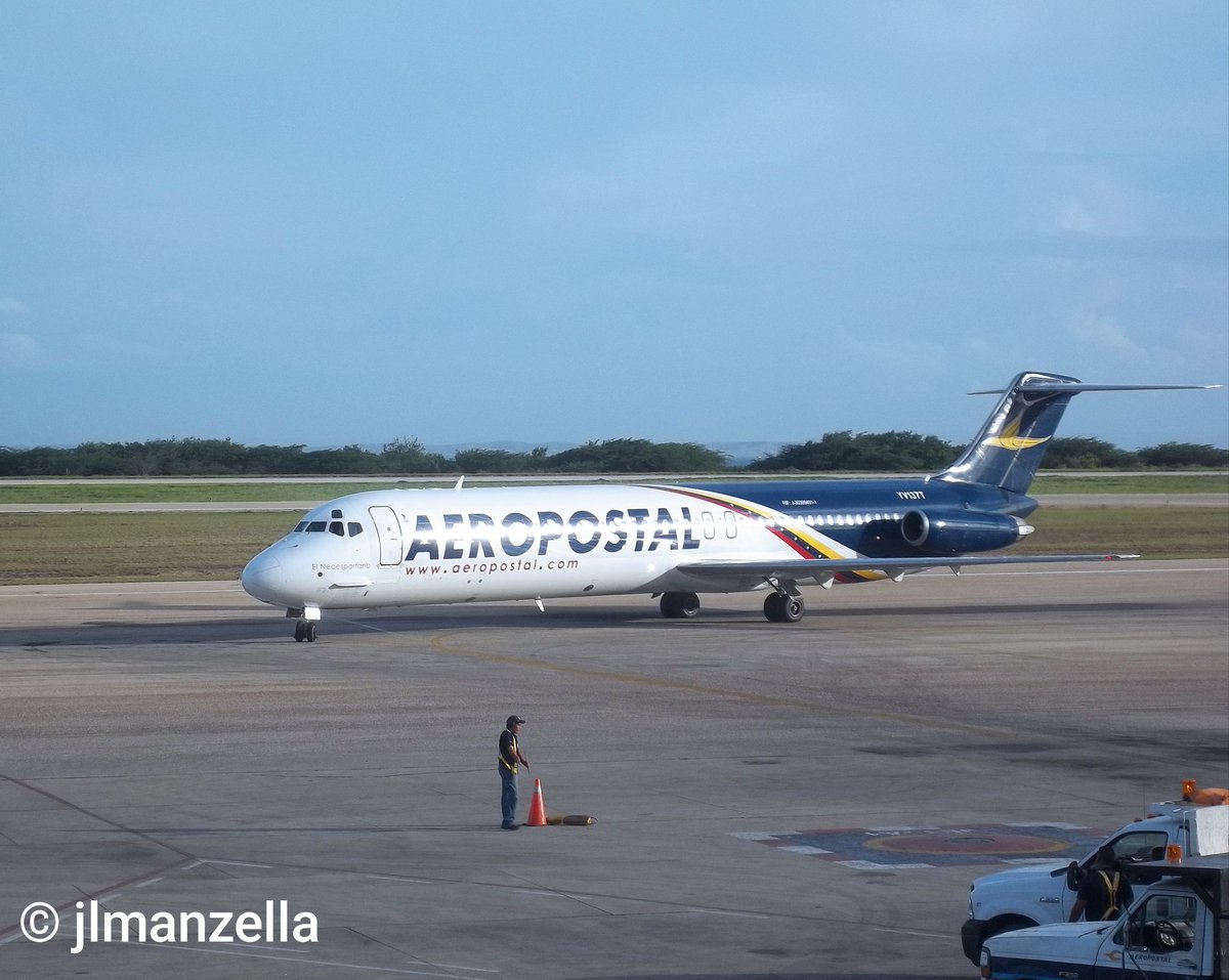 De mi colección personal. Aeropostal DC-9-51 (YV-137T). Aeropuerto de Porlamar (VEN) Ago/2012 @AeropostalVE @MD80com @90B717 @edelweiss330 @MadDogSeries @ClassicsPlanes @zitro_eduardo @pedromolero83 @jonathan9782 @retro748 @ramirezvictore @n194at @MaestroFlying @flydeck60 @lb_SFO