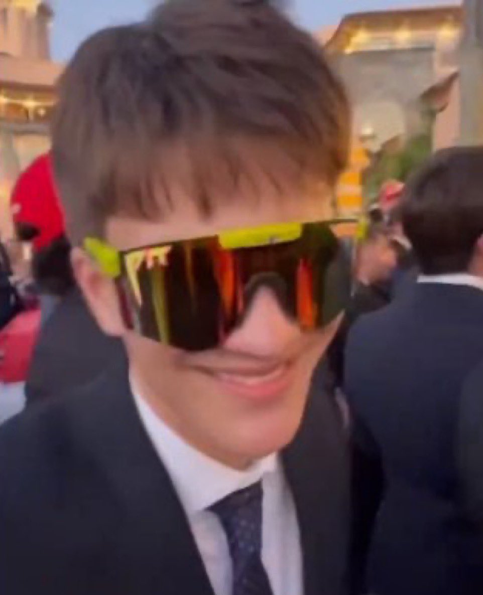 macdegods tweet picture
