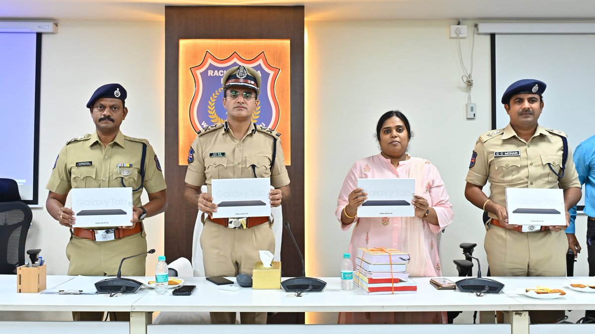 MalkajgiriCop's tweet photo. DISTRIBUTION OF NEW #TABLETS AND #LAW_BOOKS
Today, in a programme conducted at #CP_Office, Neredmet #CP_Rachakonda Sri.Tarun Joshi, IPS, distributed newly procured 170 Samsung #tablets, 80 high-end #Desktops, 18 #Laptops all worth Rs. 1.3 crores, and new #Law_Books to all #PatrolsMobiles, #BlueColts, #SHOs, and other officers. #CP urged the SHOs and other attending officers to make the best use of the #technology for #quick_responses and to provide #better_services to citizens. In this programme, #DCP_Crimes Sri.Aravind Babu, #DCP_Admin Smt. Indira Madam and #DCP_CyberCrimes Sri.Chandramohan participated.
#RachakondaPolice
@TelanganaDGP @TelanganaCOPs @DcpMalkajgiri @DCPLBNagar @DcpBhongir @DCPMaheshwaram @ntdailyonline @TelanganaToday @eenadulivenews @v6velugu @ManaTelanganaIN @Navatelangana @DeccanChronicle @TheDailyPioneer @TheHansIndiaWeb @the_hindu @TheDailyMilap @TheSiasatDaily @way2_news