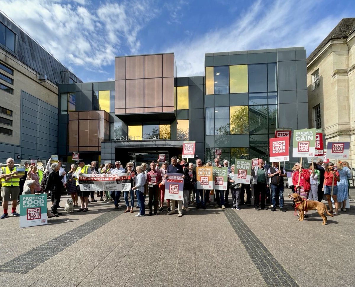 Another fantastic turnout for the very important Wilts Council meeting today to discuss the solar motion.

#stoplimedown #solaronroofs #protectourcountryside #protectourfarms #grainnotgreed