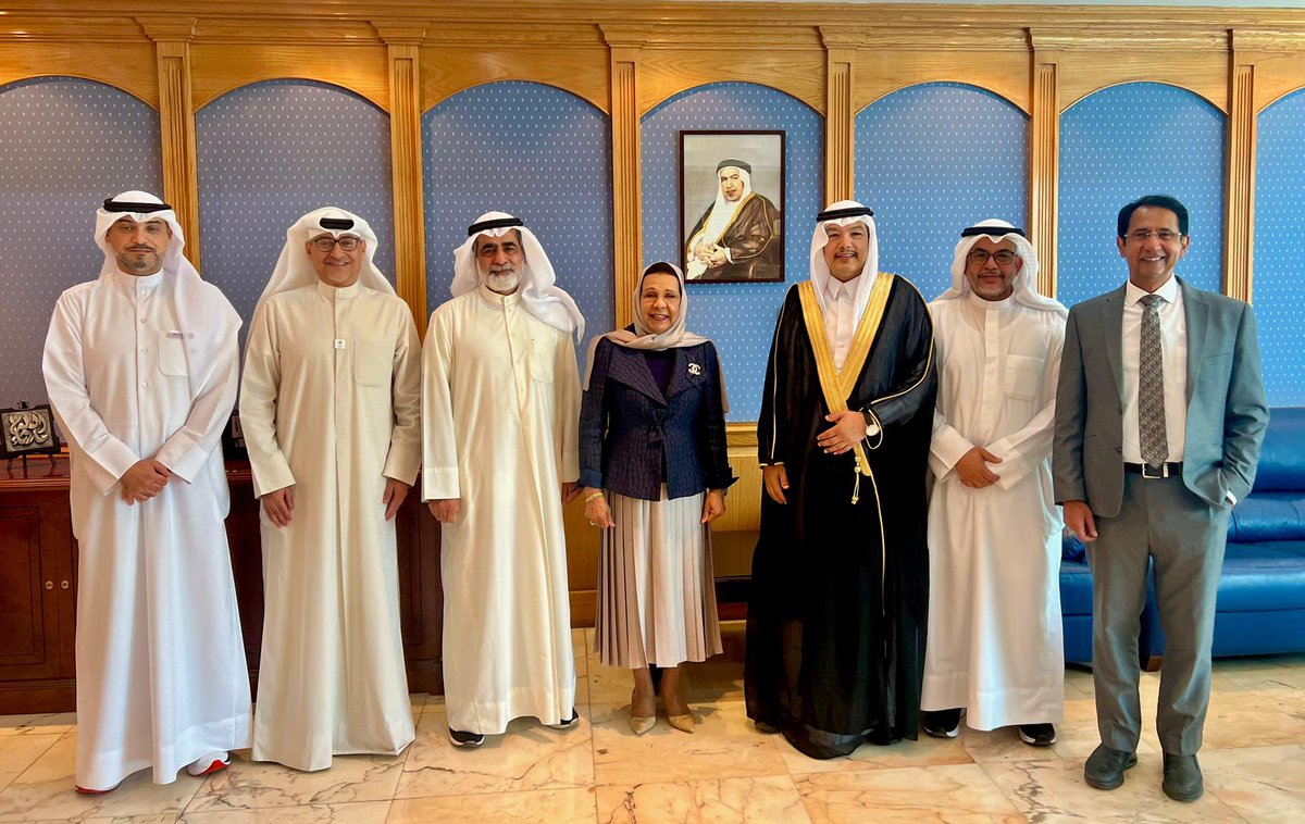 SACM_Kwt's tweet photo. استقبلت رئيس مجلس الإدارة التأسيسي لجامعة عبدالله السالم الأستاذة الدكتورة موضي الحمود وأعضاء المجلس بالجامعة الملحق الثقافي السعودي بسفارة خادم الحرمين الشريفين لدى الكويت الدكتور جميل بن موسى الحميد وذلك لبحث سبل التعاون والتنسيق خدمة للطلاب والطالبات السعوديين في دولة الكويت https://t.co/69Ib6XiMjm