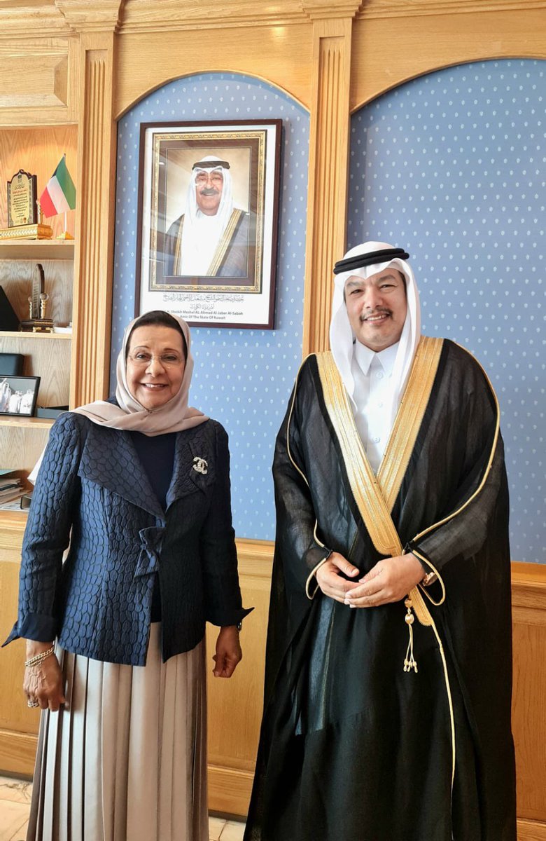 SACM_Kwt's tweet photo. استقبلت رئيس مجلس الإدارة التأسيسي لجامعة عبدالله السالم الأستاذة الدكتورة موضي الحمود وأعضاء المجلس بالجامعة الملحق الثقافي السعودي بسفارة خادم الحرمين الشريفين لدى الكويت الدكتور جميل بن موسى الحميد وذلك لبحث سبل التعاون والتنسيق خدمة للطلاب والطالبات السعوديين في دولة الكويت https://t.co/69Ib6XiMjm