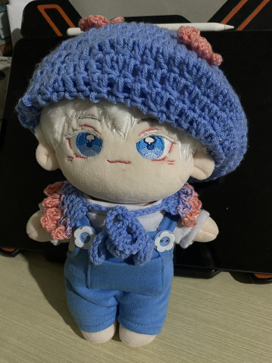 meowtoru_'s tweet photo. Wts lfb doll boneka gojo satoru 20cm

╰ include romper biru + dalaman putih
╰ not include beret rajut &amp; collar
╰ good condi &amp; bersih

Price? Dm!

t. warungjjk jujutsu kaisen warunganime jajanjjk jajananime https://t.co/2AAleHCMbb