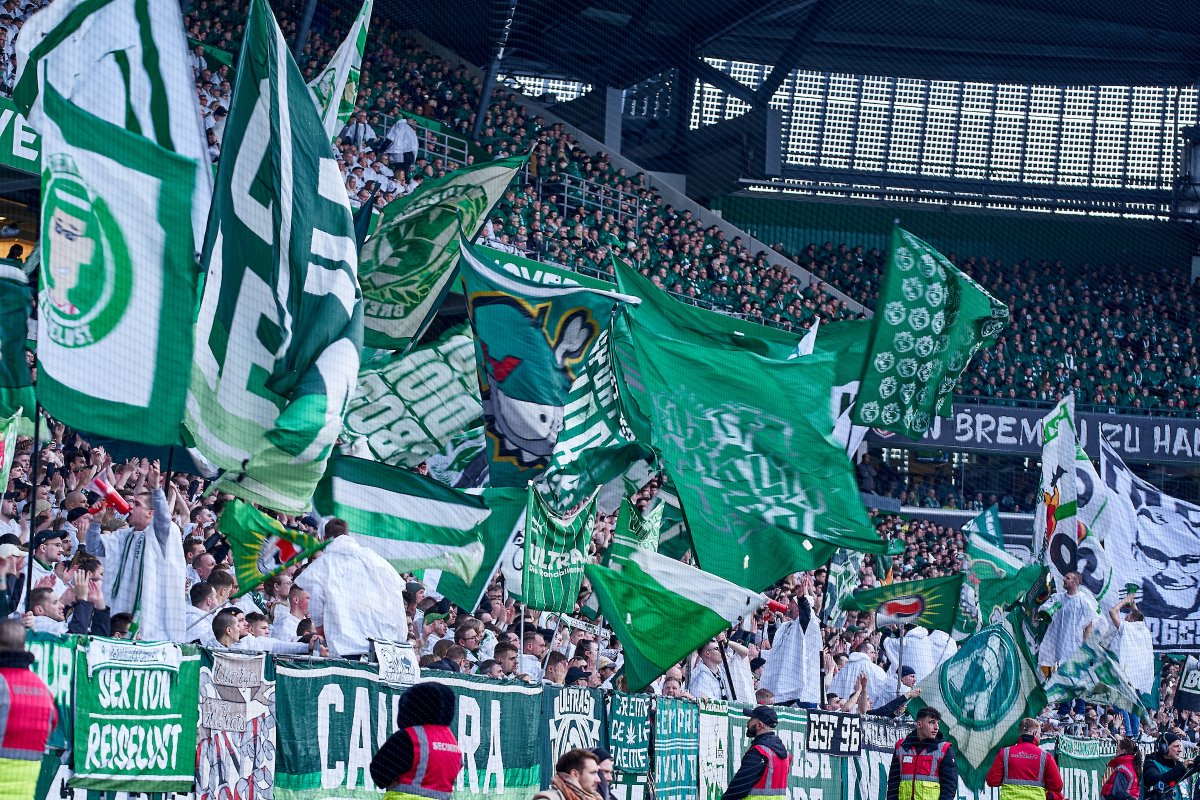werderbremen_en's tweet image. 🕰️ Looking back on the season...

One of our fondest memories has got to be the 125th anniversary celebrations at the wohninvest WESERSTADION 🥹💭

With legends 👑, fans 💚, and our Green-White family 🥰, we will 𝒏𝒆𝒗𝒆𝒓 forget this special day ✨