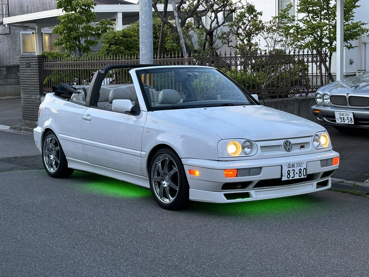 KotaKimura1991's tweet photo. 今日はカブリオのアンダーグローの配線処理をして装着しました。
今後車内も少しだけ変更予定です。
マフラーも部品が揃い始めたので近いうち交換予定です。
#Volkswagen #VW #VWcabrio #MK3CABRIO #MK3GOLF #ABT #USDM #北米仕様 #US仕様 #sportcompact #spocom #autofashion https://t.co/rizTQOZfUp