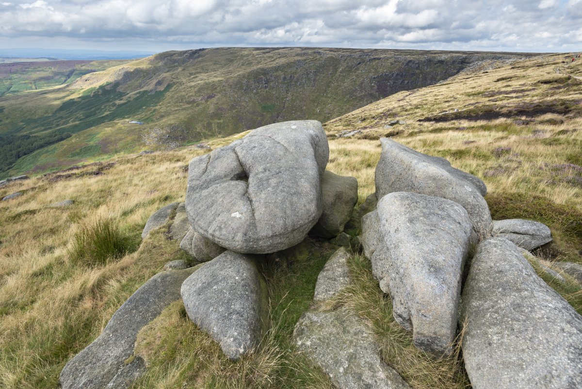 Did you know #KinderScout, in the High Peak & #Dovedale in the limestone ravines of the White Peak are #NationalNatureReserves? They’re important places for wildlife & have important geological features. Kinder Scout even includes an outdoor laboratory! #NNRWeek