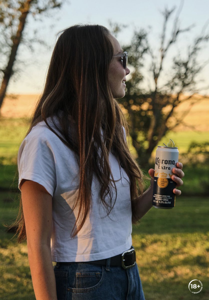 Take a moment to step outside and appreciate the smaller things in life 🍃🍻 #ThisIsLiving #AD
