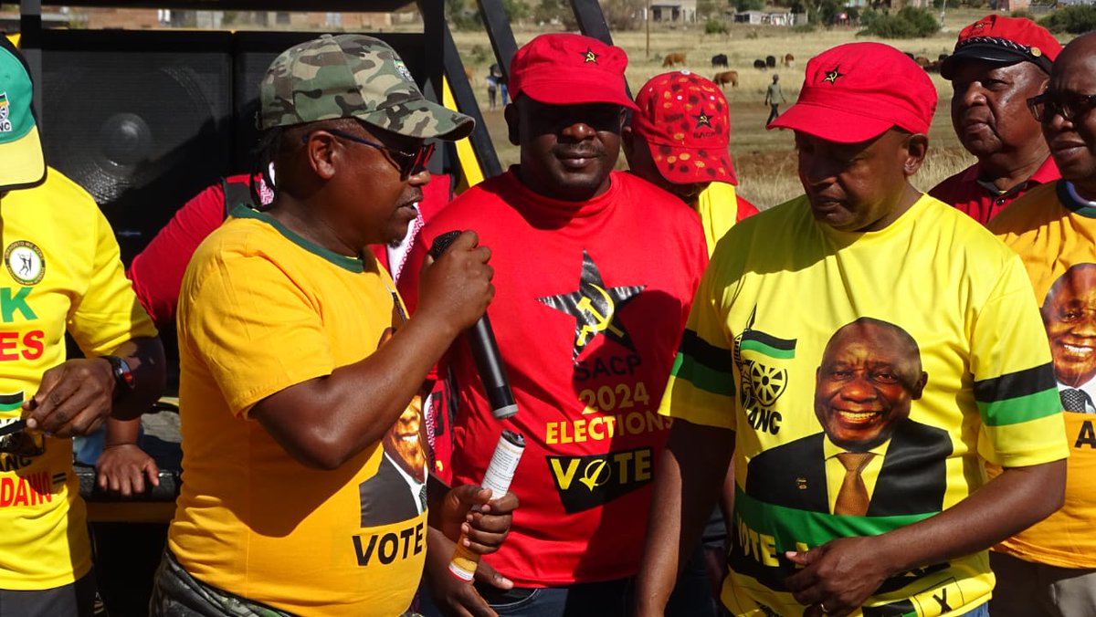 SACP1921's tweet photo. SACP General Secretary, Comrade Solly Mapaila, with Aliiance leadership in Botshabelo, Ward 30, Free State Province.

#VOTEANC29May2024 #VoteANC #VOTEANC2024 https://t.co/sp9FFfj4ku