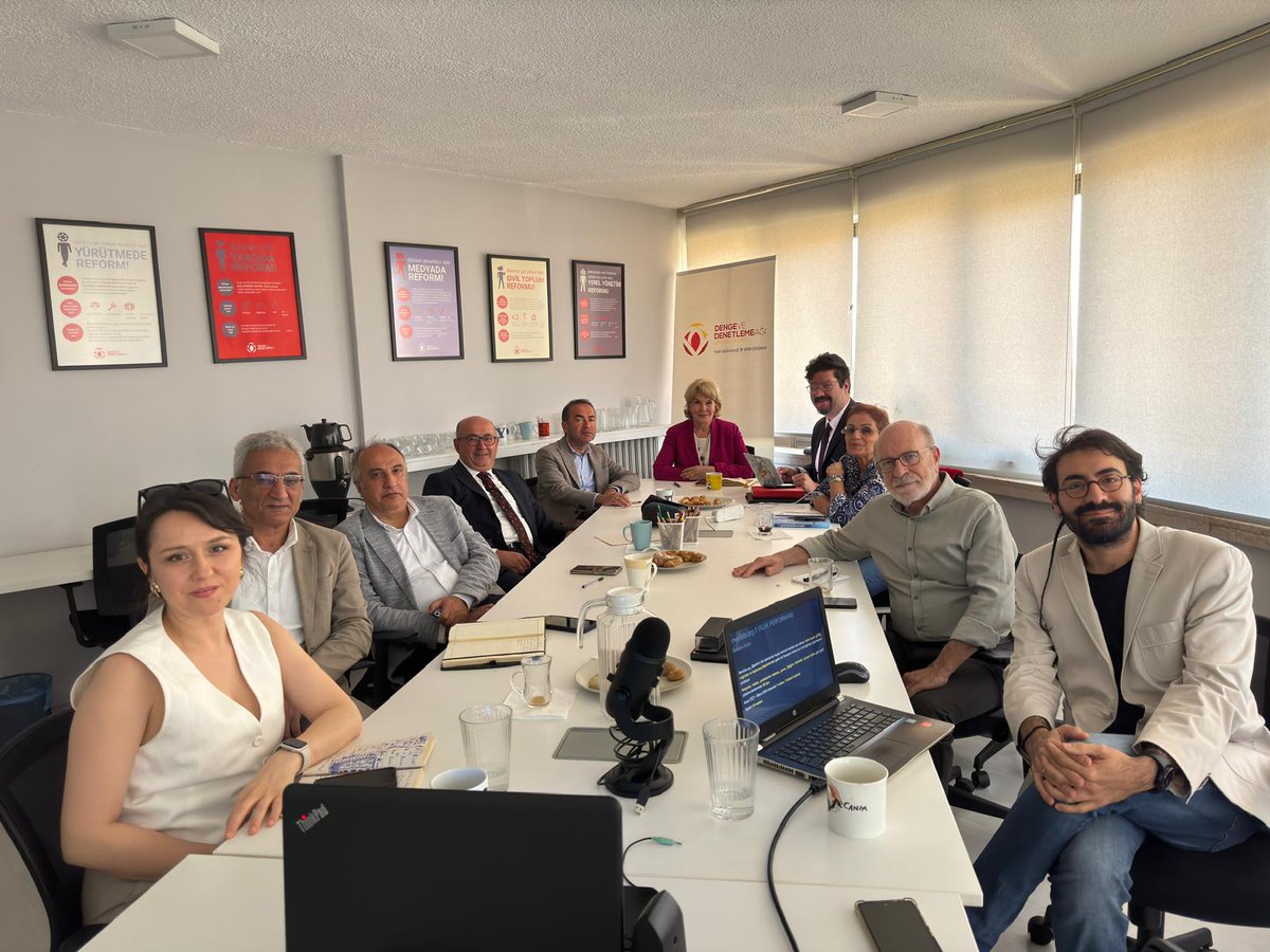 meclisteorg_'s tweet photo. https://t.co/Q7bn9B4R0a’un akademisyenler, uzmanlar ve gazetecilerden oluşan değerli Danışma Kurulu üyeleriyle Ankara’daki ofisimizde bir araya geldik. https://t.co/Q7bn9B4R0a’un çalışma takvimini, geçmiş ve gelecek dönemdeki faaliyetlerini değerlendirdiğimiz toplantımıza katılan herkese teşekkür ederiz.