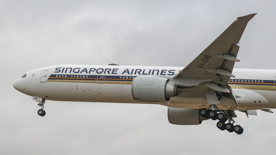 Dexerto's tweet photo. A passenger has died and 20 people have reportedly been injured following severe turbulence on a Singapore Airlines flight from London https://t.co/80xsgzBaOk
