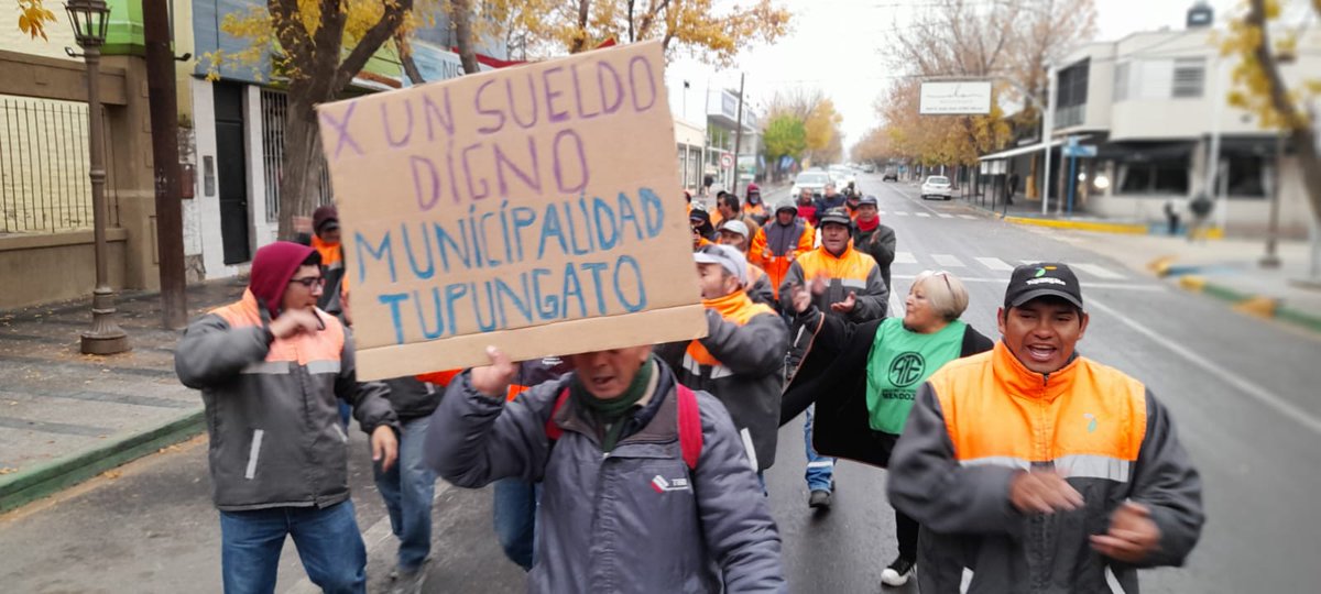 ate_mendoza's tweet photo. Trabajadores Municipales de Tupungato continúan con las medidas de fuerza en reclamo de mejoras en sus condiciones salariales.
#sosestatal #somosate https://t.co/EVQfdzMada