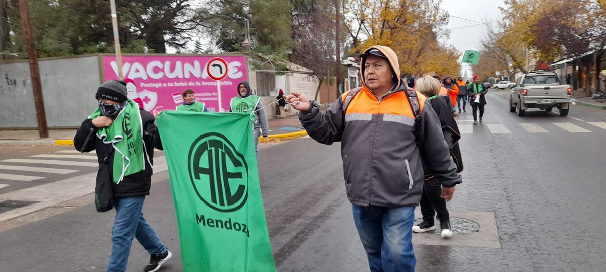 ate_mendoza's tweet photo. Trabajadores Municipales de Tupungato continúan con las medidas de fuerza en reclamo de mejoras en sus condiciones salariales.
#sosestatal #somosate https://t.co/EVQfdzMada