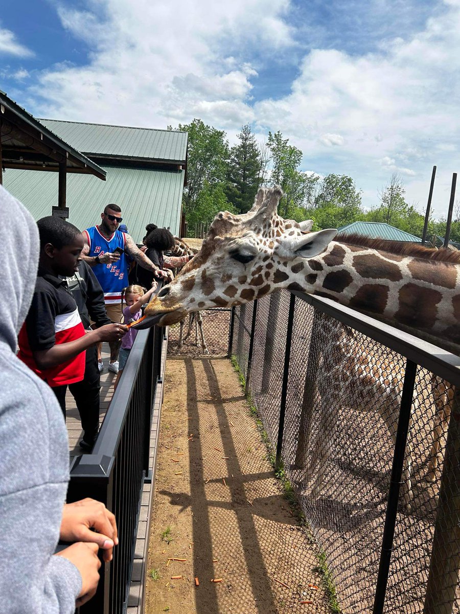 Some of our Syracuse STEM students went on a field trip to The Wild Animal Park last week. They really enjoyed seeing and feeding some of the animals. #gostemlions #SCSDSuccess #SCSDSTEM @STEMatBlodgett @SyracuseSchools