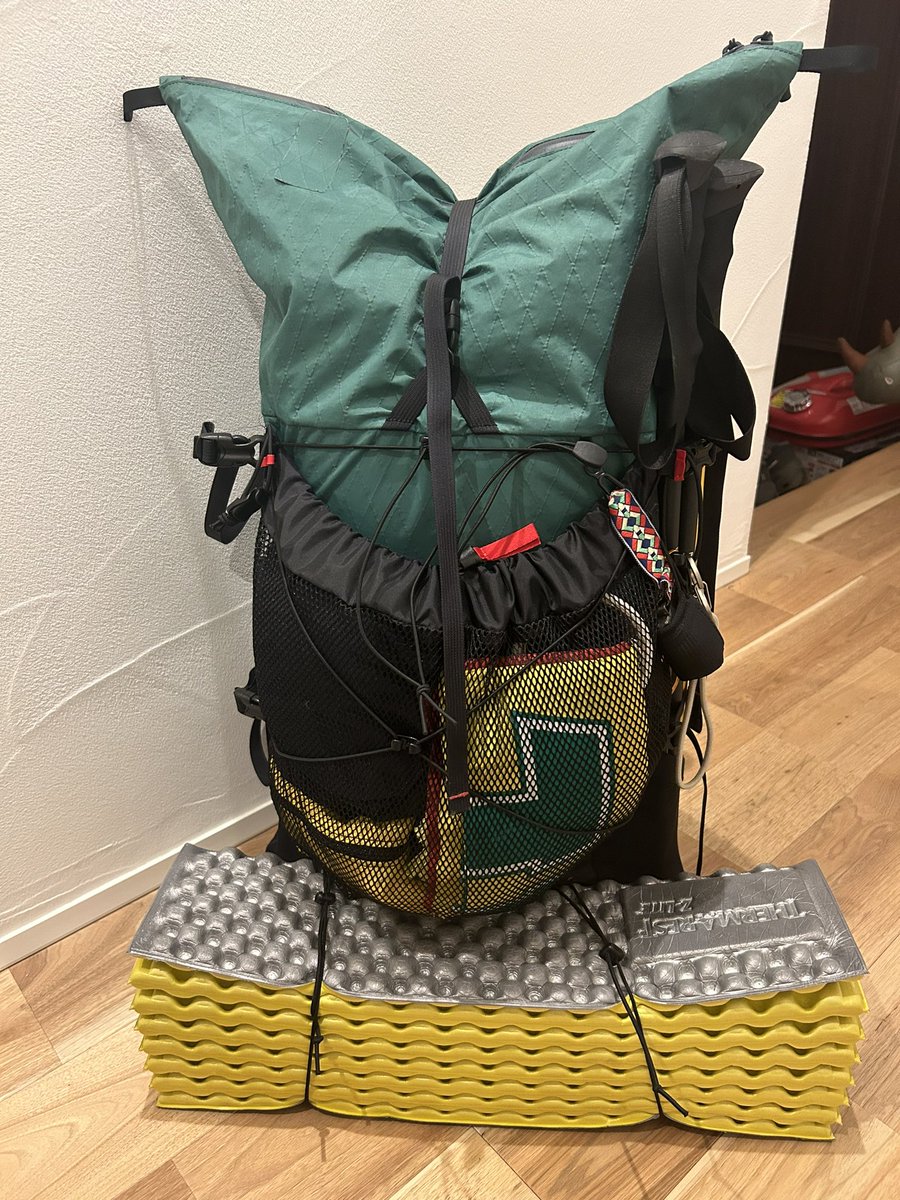 3泊4日九州登山&長崎遠征

ピッタリ10kgに出来た！

テント、寝袋、食材、衣類など
込み込みで
これならまぁ良いんじゃないかな。

軽量化のため、登山靴はやめて、
トレランシューズで行ってみる。

 #九重連山
 #山と道
 #three