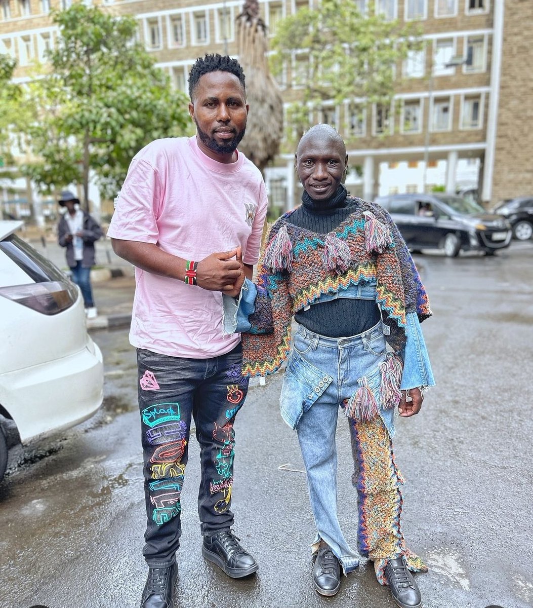 VybezRadioKE's tweet photo. Washika dau..!! Mnaona tunafaa ku blame nani juu ya hizi fashon za wasanii, ni madesigner ama wasanii wanatupa step?
Photo courtesy of Stevosimpleboy8
#VybezAYard #DripTuesday
@browngalnessa & @SpapaDeh https://t.co/PFLrIUQvd7