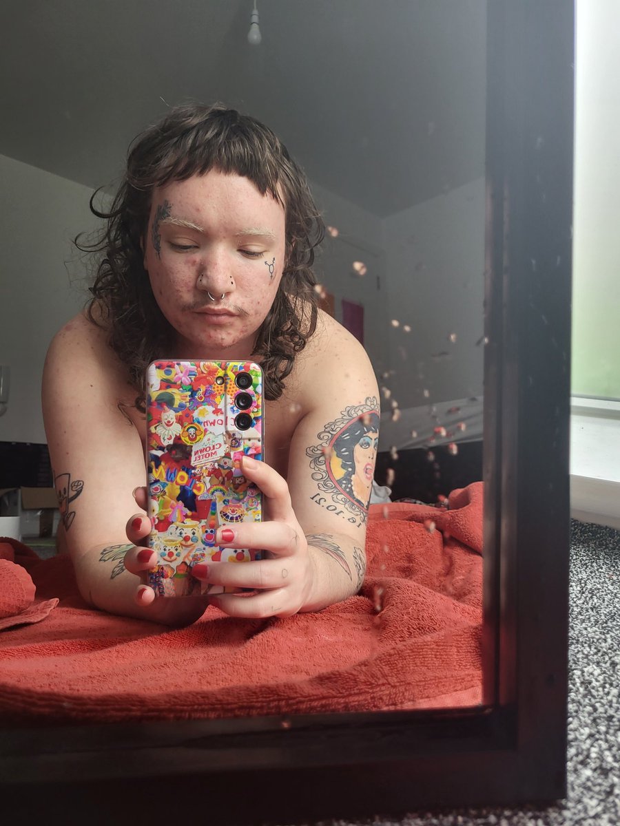 james_rose00's tweet photo. oh nooo I made such a mess squirting all over my mirror. what good pet is going to come and lick it up for me? https://t.co/lN8dwBKrOI