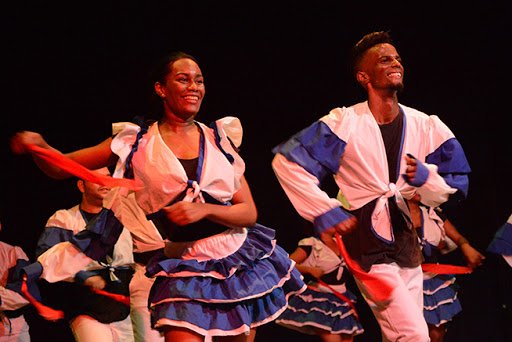 Desde el anonimato, esparcen buenas prácticas y cualidades en instituciones, zonas intricadas y comunidades diversas. Muchas felicidades a nuestro Movimiento de Artistas Aficionados en su día. #CubaEsCultura