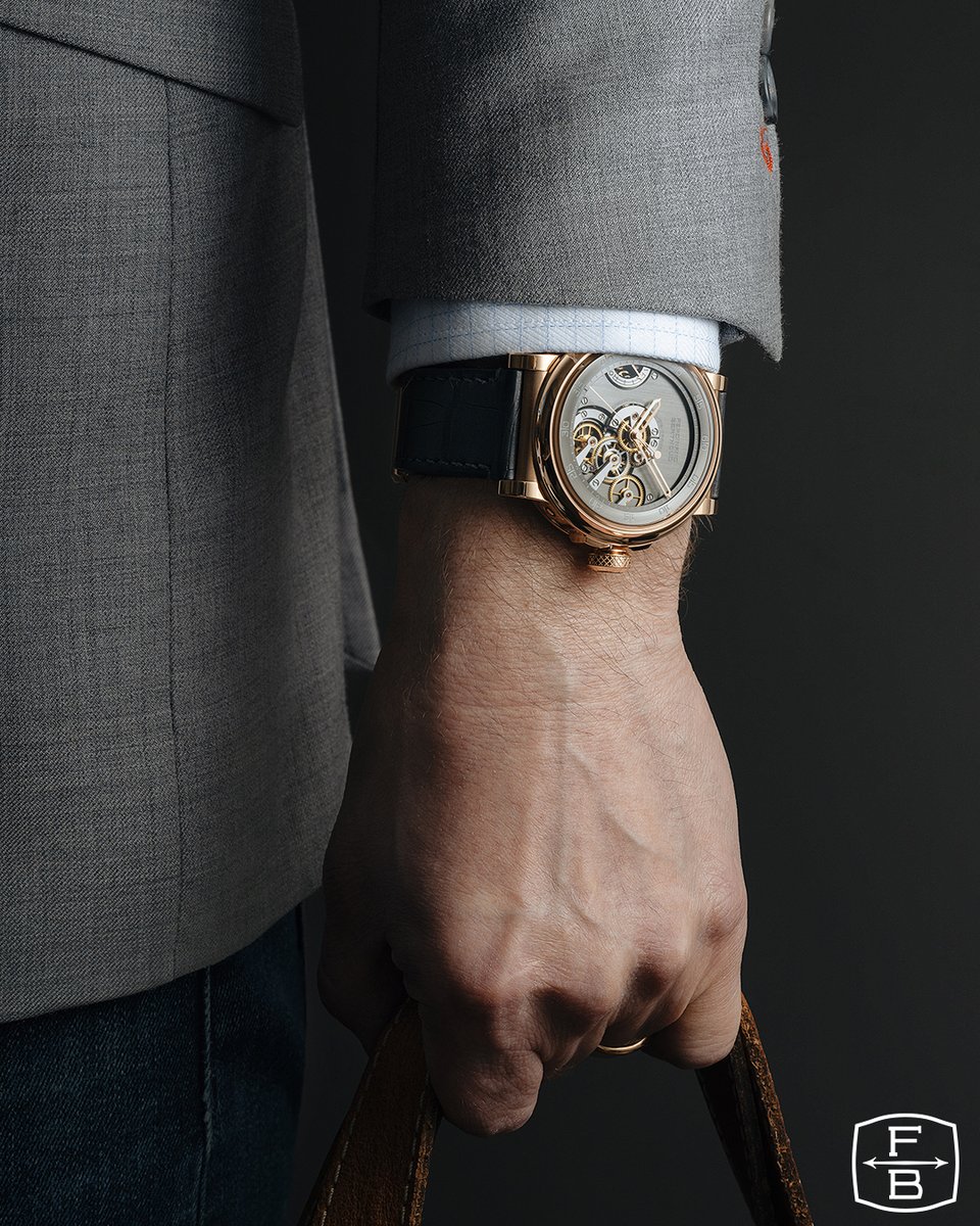 In 2020, the Maison unveiled the FB 2RE, equipped with a double regulation system combining fusee-and-chain transmission with a one-second “remontoir d’égalité”. It is now offered with a completely revisited design intended to highlight its sophisticated inner workings.