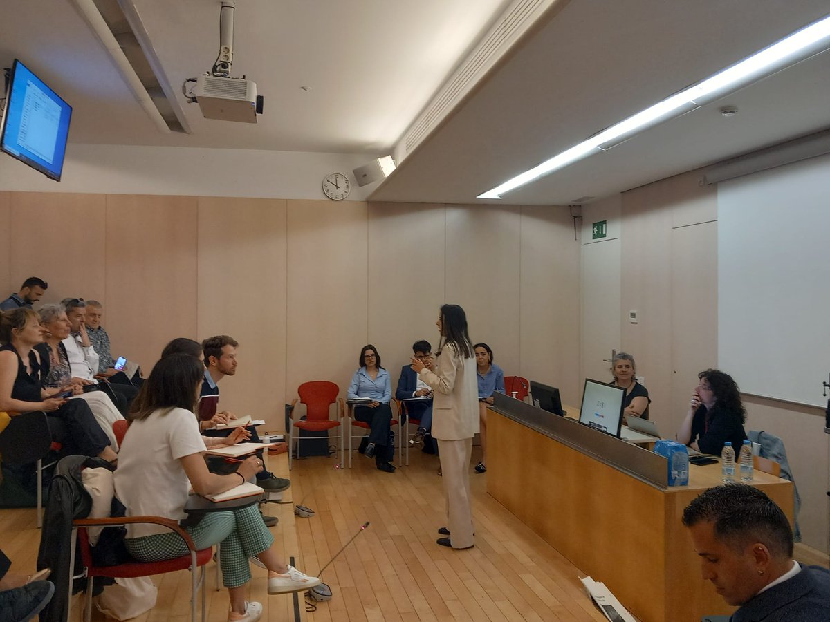 🎙️Interns del CP Quatre Camins han debatut aquest matí amb estudiants de la @UPFBarcelona en una competició d'oratòria. 🏆El jurat ha declarat guanyador el grup Camins Lliures, format per quatre interns, i ha destacat la facilitat de l'equip per connectar amb el públic i