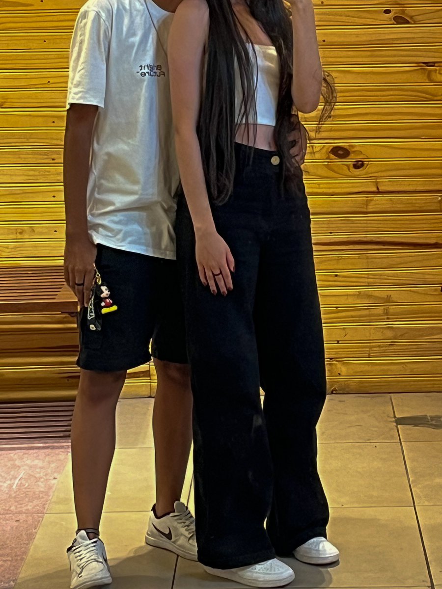 _habit28's tweet photo. eu e ela 🤍🖤 https://t.co/TLUDU1H332